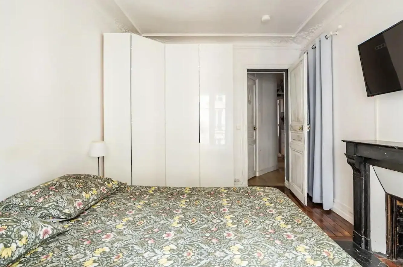 Apartment Spacious Bright In Montmartre Paris